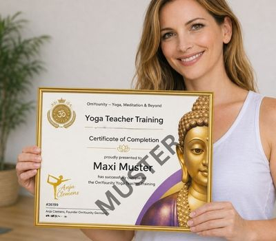 Erfolgreiche Teilnehmerin mit dem OmYounity Yogalehrer-Zertifikat